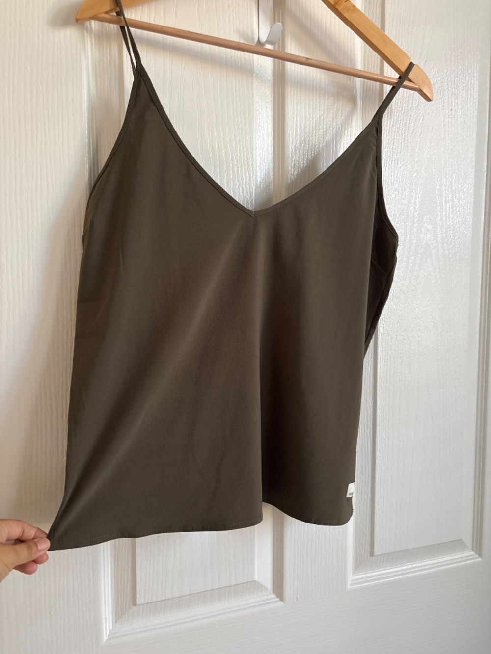 Vuori Villa Cami V-Neck Performance Stretch Tank Top Size XS NWOT - Picture 8 of 11